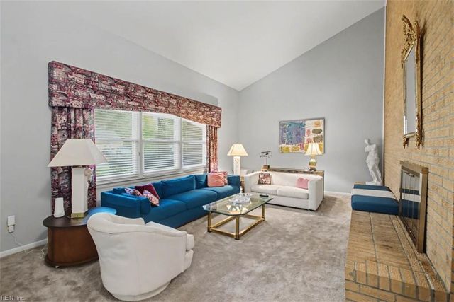 5 Crestmont PL, Newport News, VA 23606