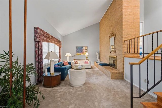 5 Crestmont PL, Newport News, VA 23606