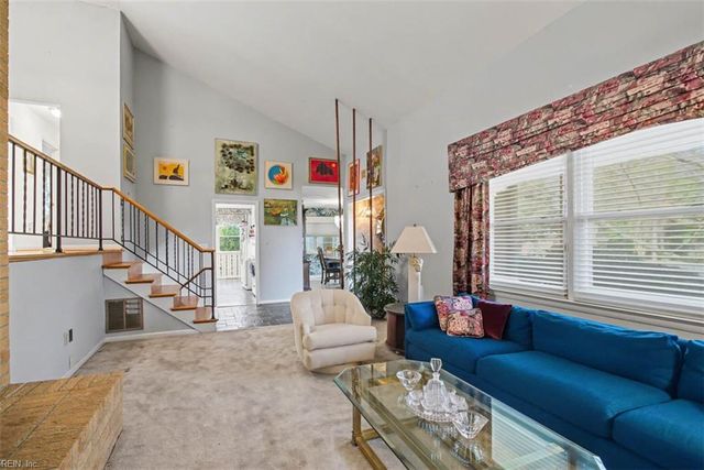 5 Crestmont PL, Newport News, VA 23606