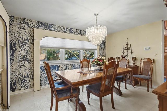 5 Crestmont PL, Newport News, VA 23606