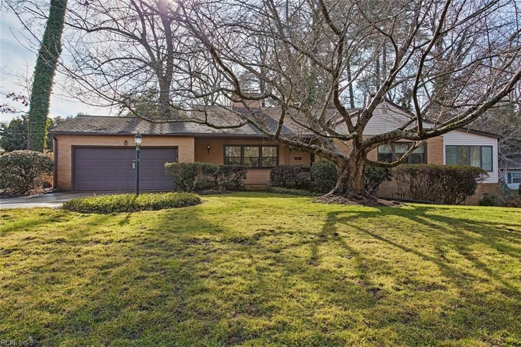 5 Crestmont PL, Newport News, VA 23606