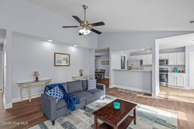 304 Fall Drive, Jacksonville, NC 28540