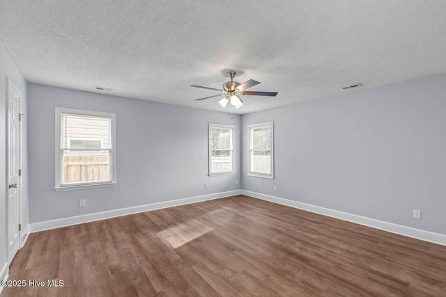 304 Fall Drive, Jacksonville, NC 28540