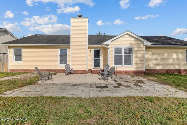 304 Fall Drive, Jacksonville, NC 28540