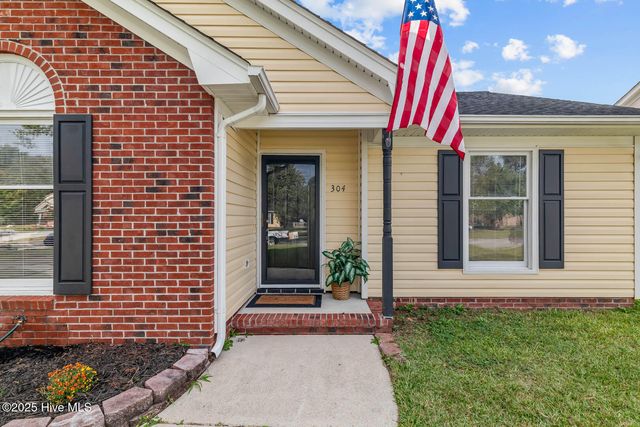 304 Fall Drive, Jacksonville, NC 28540