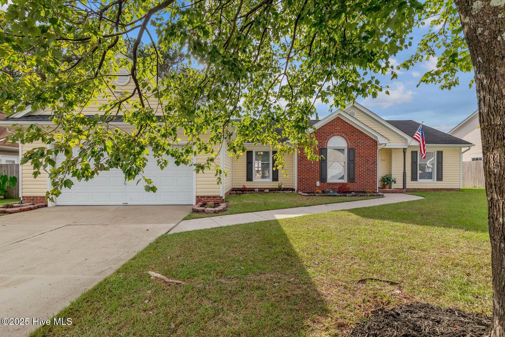 304 Fall Drive, Jacksonville, NC 28540