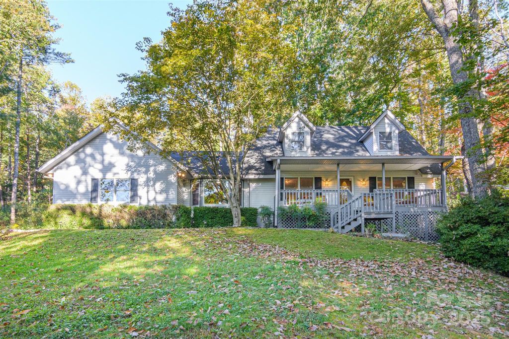 163 Ridgeview Drive, Hendersonville, NC 28792