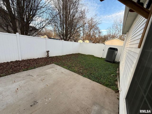 1321 N 7TH Street, Herrin, IL 62948