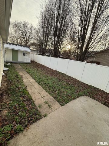 1321 N 7TH Street, Herrin, IL 62948