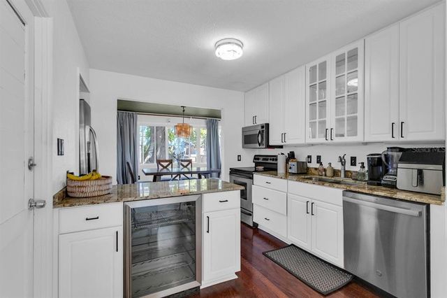 129 NW LINCOLN CIRCLE N, St Petersburg, FL 33702