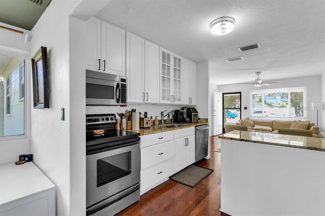 129 NW LINCOLN CIRCLE N, St Petersburg, FL 33702