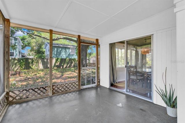 129 NW LINCOLN CIRCLE N, St Petersburg, FL 33702