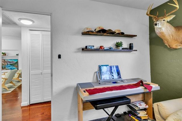 129 NW LINCOLN CIRCLE N, St Petersburg, FL 33702