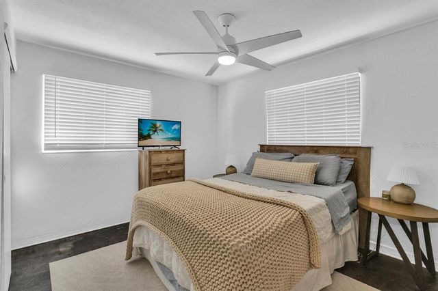 129 NW LINCOLN CIRCLE N, St Petersburg, FL 33702