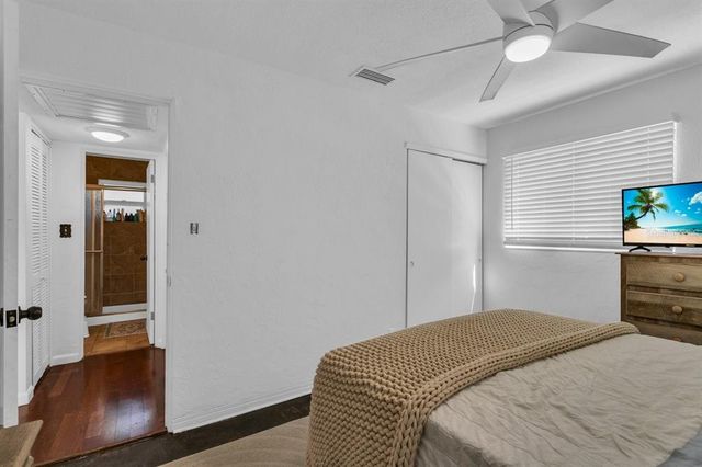 129 NW LINCOLN CIRCLE N, St Petersburg, FL 33702