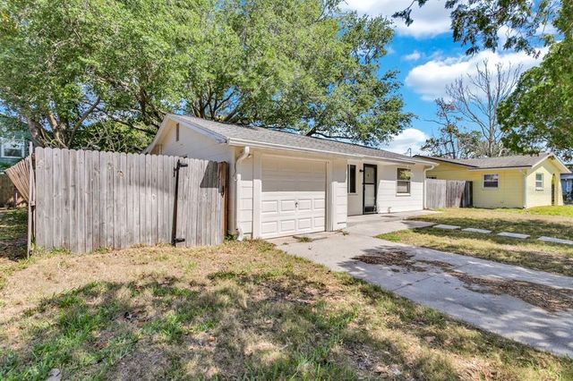 129 NW LINCOLN CIRCLE N, St Petersburg, FL 33702
