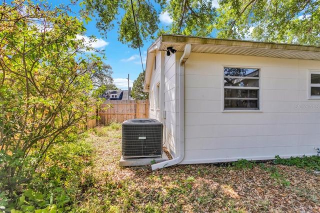 129 NW LINCOLN CIRCLE N, St Petersburg, FL 33702