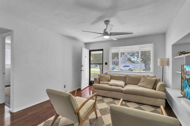 129 NW LINCOLN CIRCLE N, St Petersburg, FL 33702