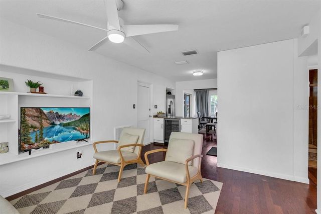 129 NW LINCOLN CIRCLE N, St Petersburg, FL 33702