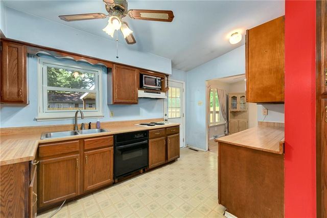 508 Corral Drive, Belton, MO 64012