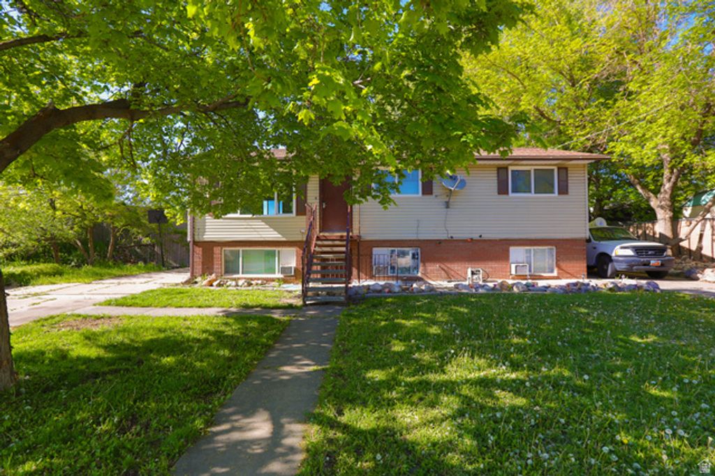 105 E WILSON RD, North Salt Lake, UT 84054