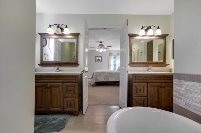 1499 River Trail Drive, Grove City, OH 43123