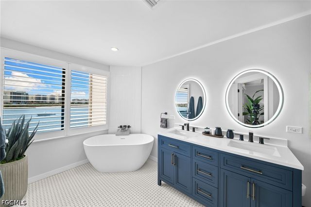 533 La Peninsula BLVD 533, Naples, FL 34113