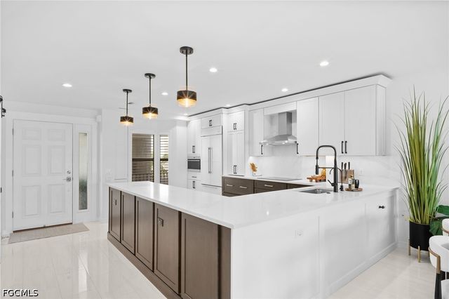 533 La Peninsula BLVD 533, Naples, FL 34113
