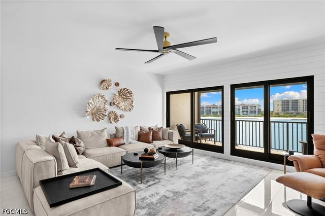 533 La Peninsula BLVD 533, Naples, FL 34113