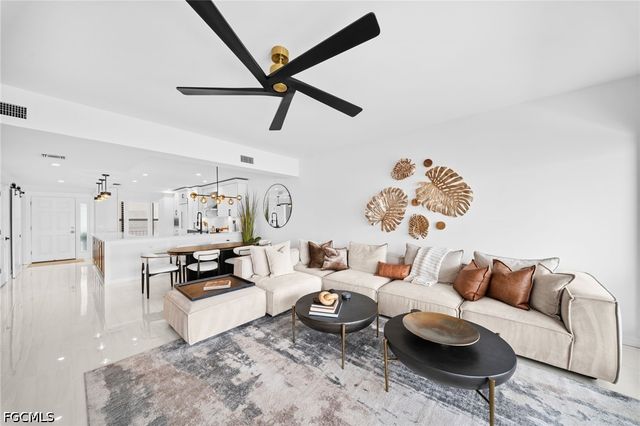 533 La Peninsula BLVD 533, Naples, FL 34113