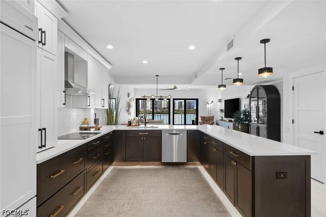 533 La Peninsula BLVD 533, Naples, FL 34113
