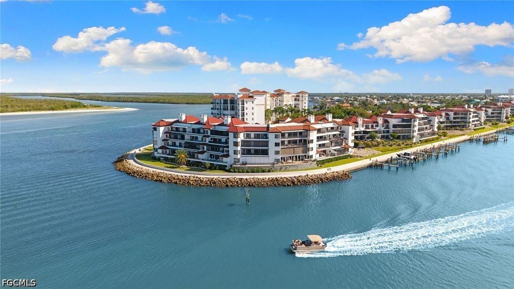 533 La Peninsula BLVD 533, Naples, FL 34113