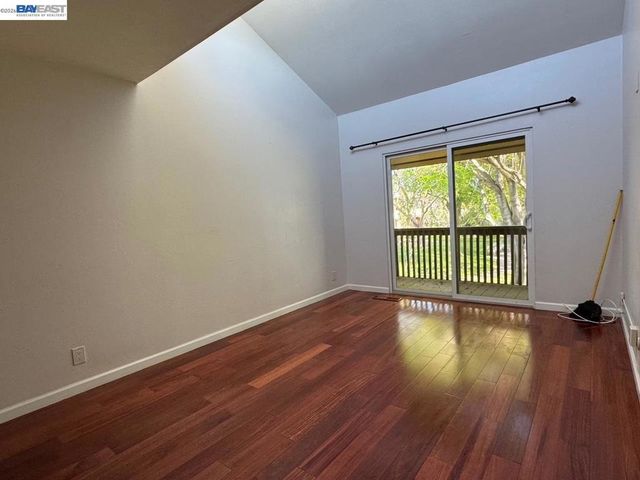 3211 Phoenix Ln, Alameda, CA 94502