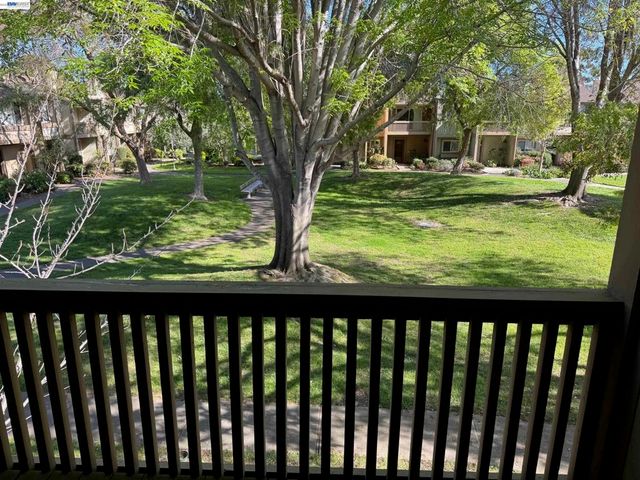 3211 Phoenix Ln, Alameda, CA 94502