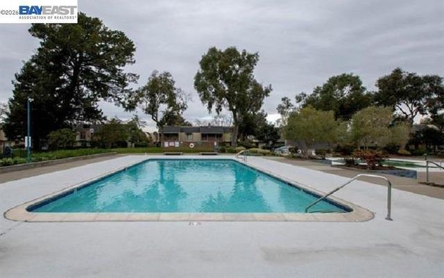 3211 Phoenix Ln, Alameda, CA 94502