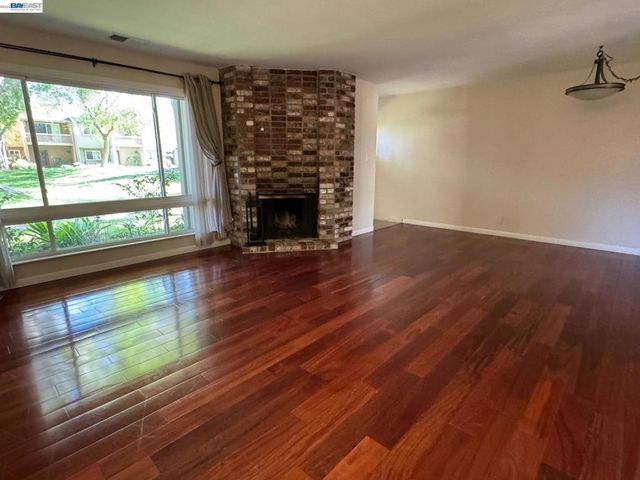 3211 Phoenix Ln, Alameda, CA 94502