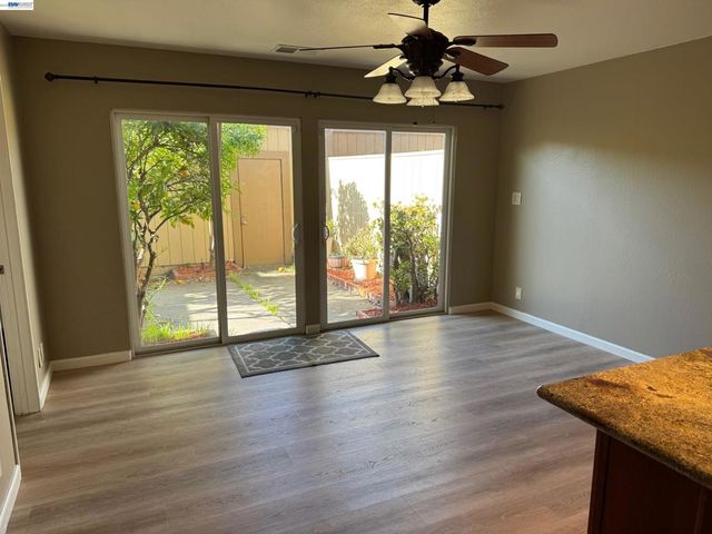 3211 Phoenix Ln, Alameda, CA 94502