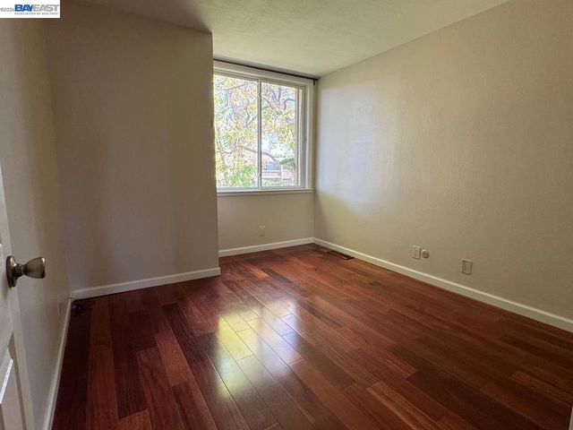 3211 Phoenix Ln, Alameda, CA 94502