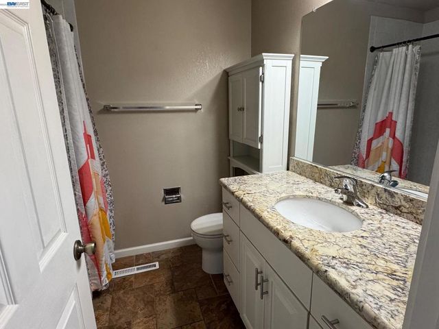 3211 Phoenix Ln, Alameda, CA 94502