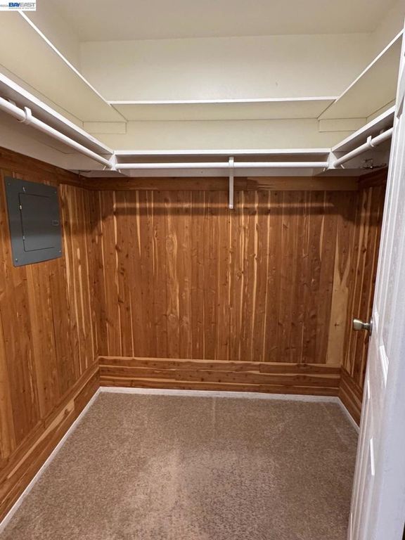 Image 13 of property listing at 3211 Phoenix Ln, Alameda, CA 94502