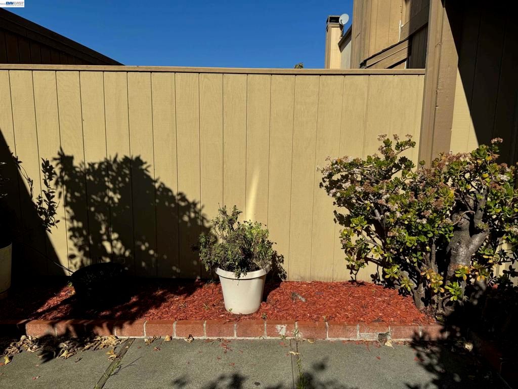 Image 16 of property listing at 3211 Phoenix Ln, Alameda, CA 94502