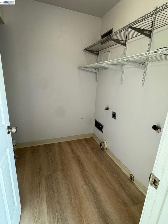 Image 7 of property listing at 3211 Phoenix Ln, Alameda, CA 94502