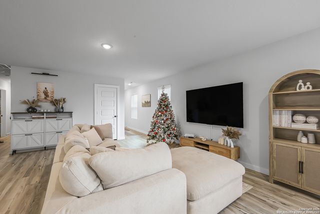 5323 Franklin Hills, Von Ormy, TX 78073