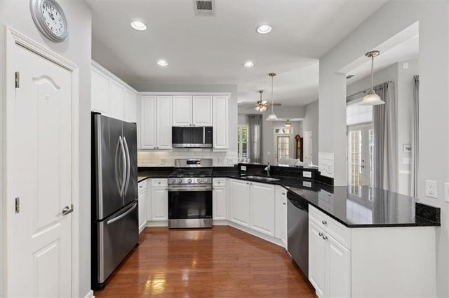 301 Glens Way, Woodstock, GA 30188