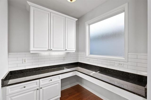 301 Glens Way, Woodstock, GA 30188