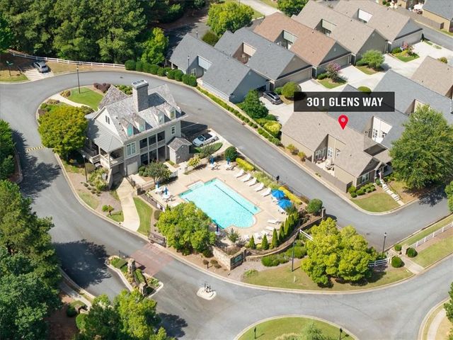 301 Glens Way, Woodstock, GA 30188