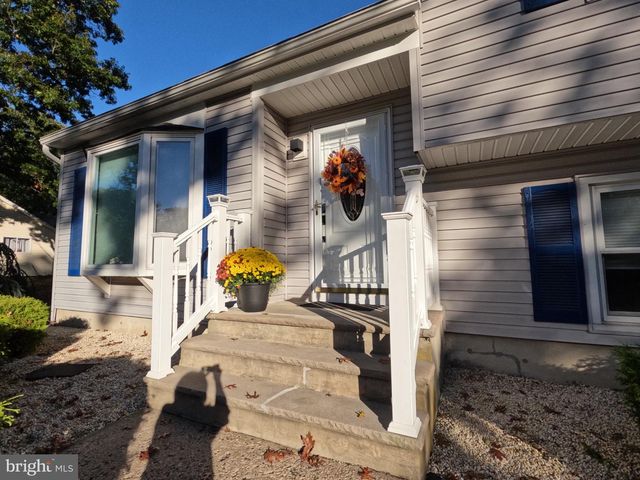 12 6TH ST, Barnegat, NJ 08005