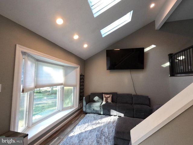 12 6TH ST, Barnegat, NJ 08005