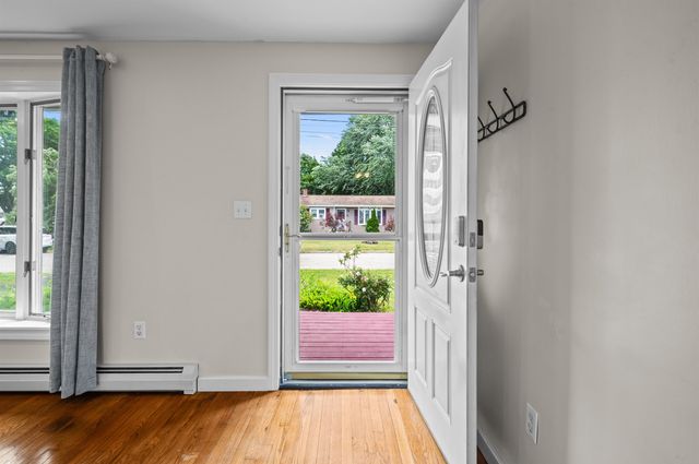 46 Coakley Road, Portsmouth, NH 03801
