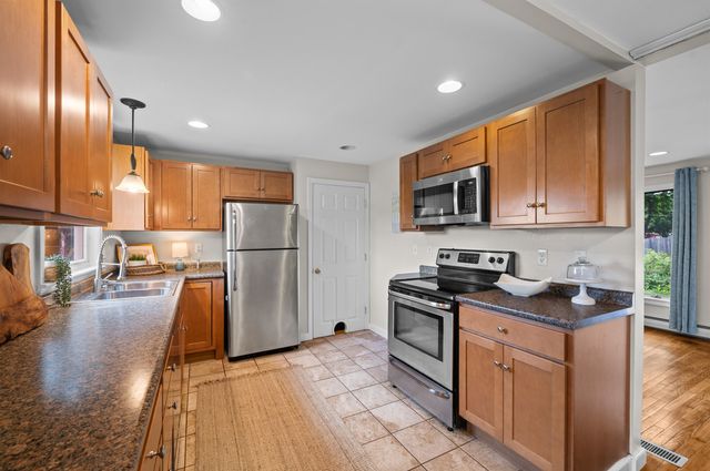 46 Coakley Road, Portsmouth, NH 03801